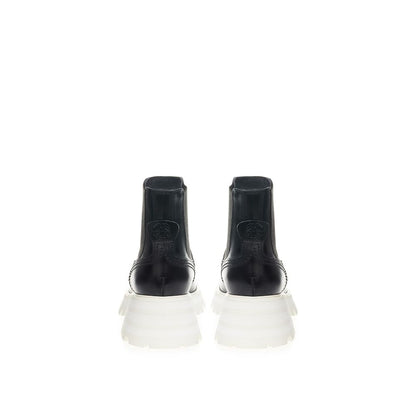 Alexander McQueen Elegant Leather Boots in Timeless Black
